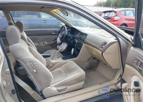 1995 Honda Accord Lx from USA, damaged, VIN 1HGCD7235SA006781